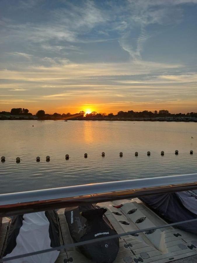 Вилла The Hygge Retreat At 7 Lakes Country Park, Lincolnshire Crowle  Экстерьер фото