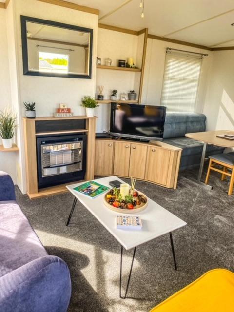 Вилла The Hygge Retreat At 7 Lakes Country Park, Lincolnshire Crowle  Экстерьер фото